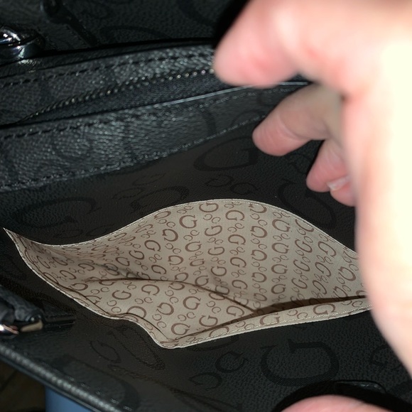 Guess Purse - Picture 8 of 9
